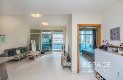 Apartment - 1 Bedroom - 2 Bathrooms for rent in Emerald Residence - Dubai Marina - Dubai