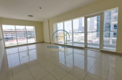 شقة - 2 غرف نوم - 3 حمامات للايجار في برج التنس - مدينة دبي الرياضية - دبي