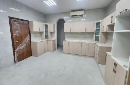 Villa - 6 Bedrooms for rent in Al Nouf - Sharjah