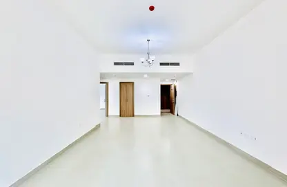 شقة - 2 غرف نوم - 3 حمامات للايجار في لي هواريزون ريزيدينس - المدينة العالمية المرحلة 2 - 4 الورسان - الورسان - دبي