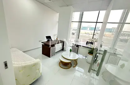 Office Space - Studio - 1 Bathroom for rent in Red Avenue - Al Garhoud - Dubai