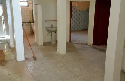 Villa - 5 Bedrooms - 2 Bathrooms for rent in Al Rashidiya 3 - Al Rashidiya - Ajman