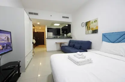 Room / Bedroom image for: Apartment - 1 Bathroom for rent in Botanica Tower - Dubai Marina - Dubai, Image 1