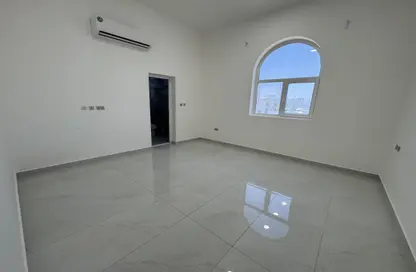 شقة - 3 غرف نوم - 4 حمامات للايجار في مدينة الرياض - أبوظبي