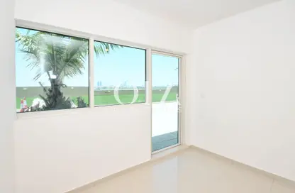 Empty Room image for: Apartment - 2 Bedrooms - 2 Bathrooms for sale in Marina Bay by DAMAC - Najmat Abu Dhabi - Al Reem Island - Abu Dhabi, Image 1