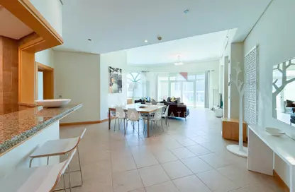 Apartment - 3 Bedrooms - 3 Bathrooms for rent in Al Das - Shoreline Apartments - Palm Jumeirah - Dubai