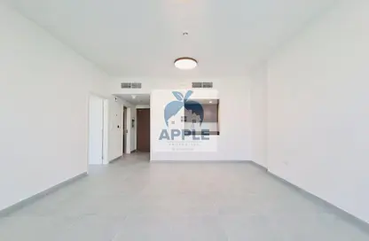 شقة - غرفة نوم - 2 حمامات للبيع في الطراز - حي نسيج - الجادة - الشارقة