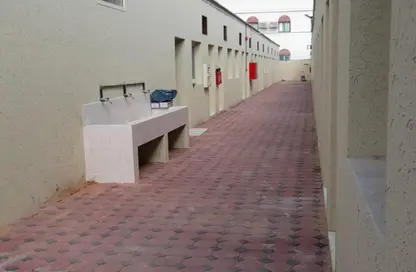 سكن عمال - استوديو - 8 حمامات للبيع في الصجعة الصناعية - آلصجعه - الشارقة