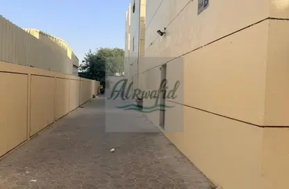 سكن عمال - استوديو - 8 حمامات للايجار في المنطقة الصناعية رقم 12 - المنطقة الصناعية بالشارقة - الشارقة