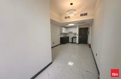 شقة - غرفة نوم - 2 حمامات للايجار في برج روكان A - برج روكان - روكان - دبي لاند - دبي