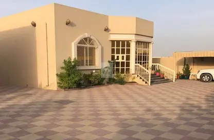 Villa - 2 Bedrooms - 4 Bathrooms for sale in Al Mowaihat 3 - Al Mowaihat - Ajman