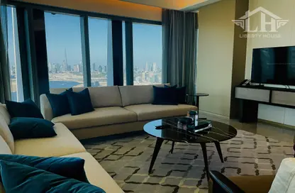 Living Room image for: Apartment - 4 Bedrooms - 4 Bathrooms for rent in Address Harbour Point Tower 1 - Address Harbour Point - Dubai Creek Harbour (The Lagoons) - Dubai, Image 1