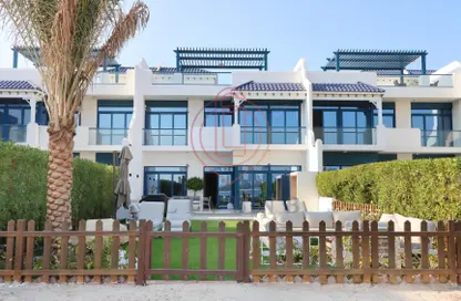 Outdoor House image for: Villa - 5 Bedrooms - 6 Bathrooms for rent in Palma Residences - Palm Jumeirah - Dubai, Image 1
