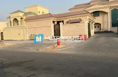 Villa - 4 Bedrooms - 6 Bathrooms for rent in Madinat Al Riyad - Abu Dhabi