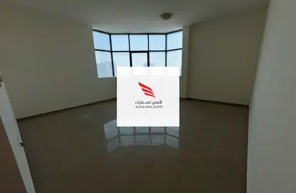 شقة - 2 غرف نوم - 3 حمامات للايجار في برج الكورنيش - طريق كورنيش عجمان - عجمان