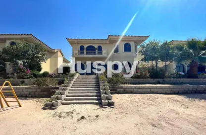 Villa - 4 Bedrooms - 5 Bathrooms for rent in Garden Homes Frond E - Garden Homes - Palm Jumeirah - Dubai