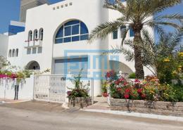 Villa - 4 bedrooms - 5 bathrooms for rent in Corniche Road - Abu Dhabi