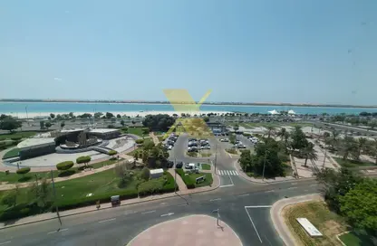Apartment - 3 Bedrooms - 4 Bathrooms for rent in Cornich Al Khalidiya - Al Khalidiya - Abu Dhabi