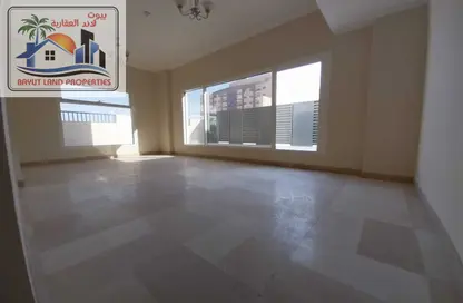 Apartment - 2 Bedrooms - 3 Bathrooms for rent in Al Qulaya'ah - Al Sharq - Sharjah