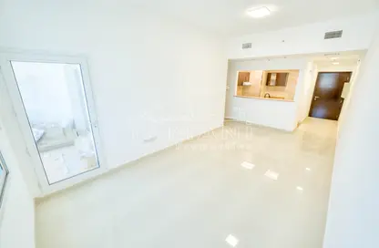 Apartment - 1 Bedroom - 2 Bathrooms for rent in Tala 1 - Queue Point - Dubai Land - Dubai