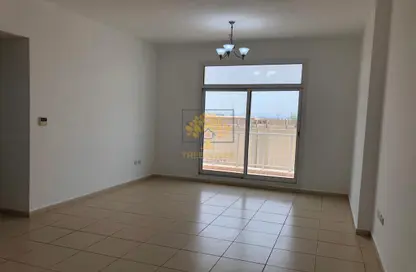 Apartment - 2 Bedrooms - 3 Bathrooms for sale in Tala 2 - Queue Point - Dubai Land - Dubai