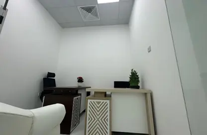 Office Space - Studio - 1 Bathroom for rent in Red Avenue - Al Garhoud - Dubai