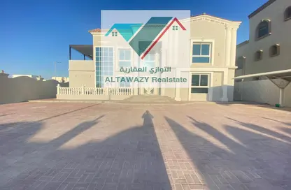 فيلا - 5 غرف نوم للايجار في مدينة الرياض - أبوظبي