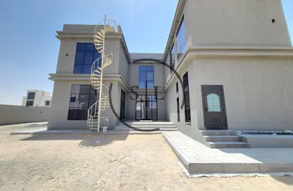 Villa - 5 Bedrooms - 7 Bathrooms for rent in Al Aweer 1 - Al Aweer - Dubai