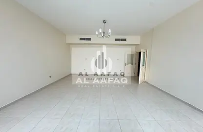 شقة - 2 غرف نوم - 2 حمامات للايجار في الخان - الشارقة