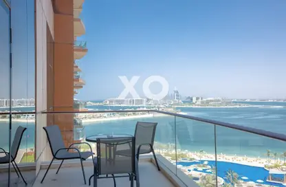 Balcony image for: Apartment - 1 Bedroom - 2 Bathrooms for rent in Emerald - Tiara Residences - Palm Jumeirah - Dubai, Image 1