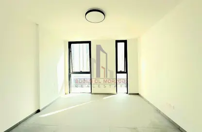 Empty Room image for: Apartment - 1 Bathroom for rent in The Link - East Village - Aljada - Sharjah, Image 1
