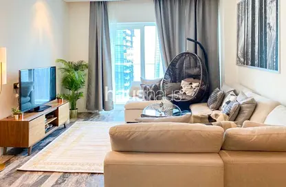 Living Room image for: Apartment - 1 Bedroom - 2 Bathrooms for sale in Damac Heights - Dubai Marina - Dubai, Image 1