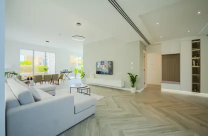 Villa - 4 Bedrooms - 5 Bathrooms for sale in Legacy Nova Villas - Jumeirah Park - Dubai