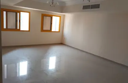 شقة - 2 غرف نوم - 2 حمامات للايجار في شارع التعاون الجديد - التعاون - الشارقة