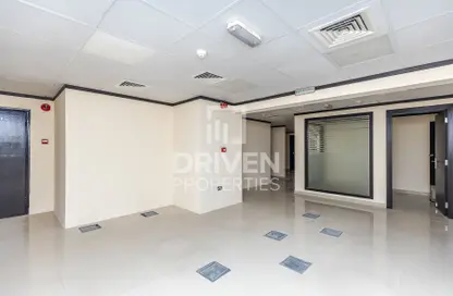 Office Space - Studio - 1 Bathroom for rent in Clock Plaza Building - Al Muraqqabat - Deira - Dubai