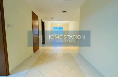 شقة - 2 غرف نوم - 2 حمامات للايجار في برج توينتي فرست سينشري - شارع الشيخ زايد - دبي