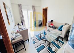 صورةغرفة المعيشة / غرفة الطعام لـ: شقة - 2 غرف نوم - 3 حمامات للبيع في برج صبربيا 1 - صبربيا - جبل علي داون تاون - دبي, صورة 1