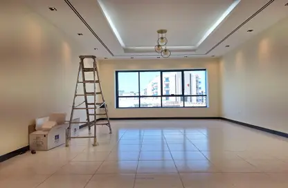 Apartment - 3 Bedrooms - 4 Bathrooms for rent in Makani Building - Al Muraqqabat - Deira - Dubai