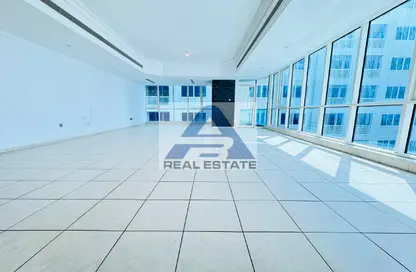 Duplex - 3 Bedrooms - 4 Bathrooms for rent in Corniche Road - Abu Dhabi