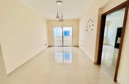 Apartment - 1 Bedroom - 2 Bathrooms for rent in Muwaileh 29 Building - Muwaileh - Sharjah