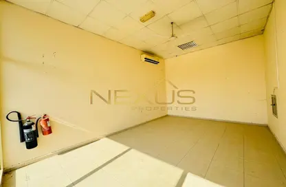 متجر - استوديو - 1 حمام للايجار في مبنى روز - القرم - رأس الخيمة