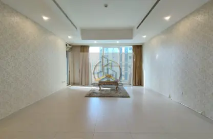 شقة - 2 غرف نوم - 4 حمامات للايجار في البرج الذهبي - منطقة المرور - أبوظبي