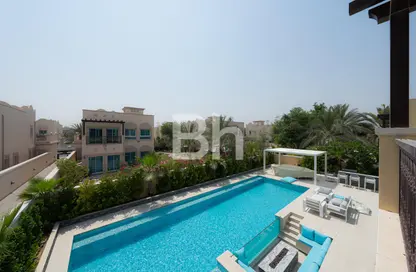 فيلا - 2 غرف نوم - 3 حمامات للبيع في فيلات طراز عربي - مثلث قرية الجميرا - دبي