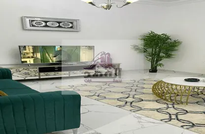 Living Room image for: Apartment - 1 Bedroom - 2 Bathrooms for rent in Oasis Tower - Al Rashidiya 1 - Al Rashidiya - Ajman, Image 1