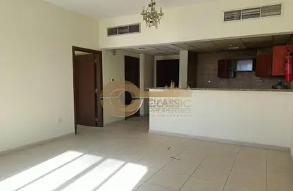 شقة - غرفة نوم - 2 حمامات للايجار في اي سي 1- اماراتي - 01 - طراز إماراتي - المدينة الدولية - دبي