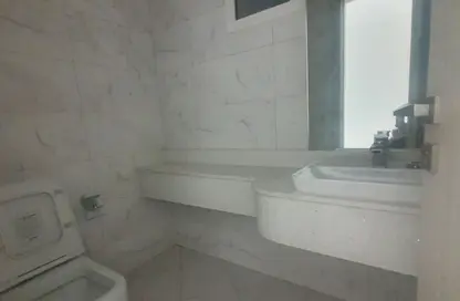 شقة - غرفة نوم - 2 حمامات للايجار في الثاني مويلح - تجارية مويلح - الشارقة