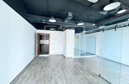 Office Space - Studio - 1 Bathroom for rent in The Binary Tower - Business Bay - Dubai