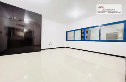 صورة لـ غرفة فارغة شقة - 1 حمام للايجار في برج العتيبة - شارع إلكترا - أبوظبي ، صورة رقم 1