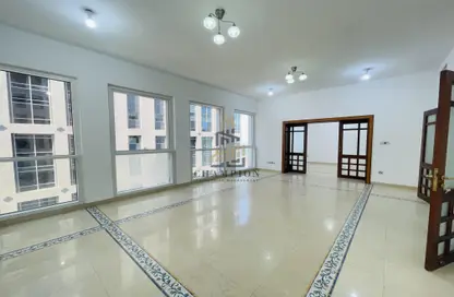 Empty Room image for: Apartment - 3 Bedrooms - 4 Bathrooms for rent in Al Noor Tower - Khalifa Street - Abu Dhabi, Image 1