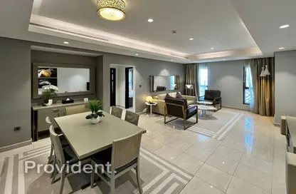 Living / Dining Room image for: Apartment - 3 Bedrooms - 3 Bathrooms for sale in Balqis Residence 3 - Kingdom of Sheba - Palm Jumeirah - Dubai, Image 1